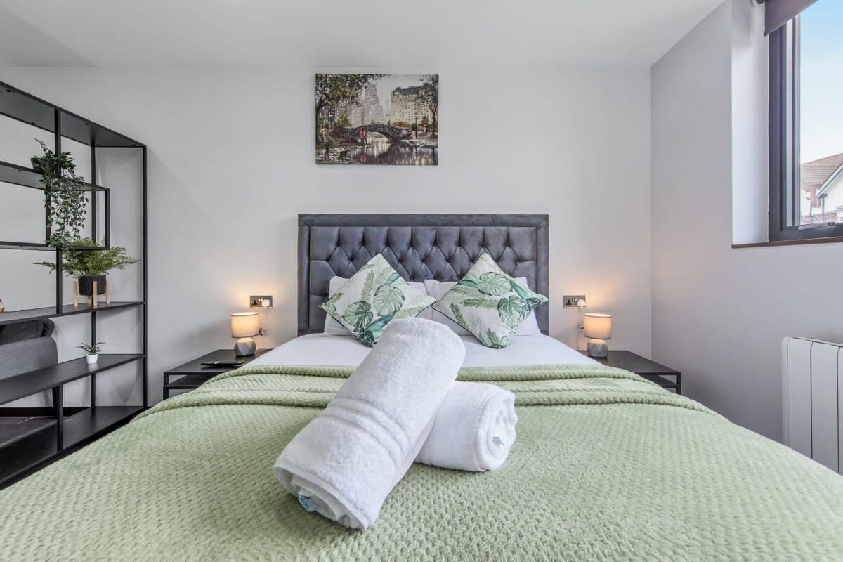 Luxury Flat in North West London in 48A Woodstock Road NW11 8ER - Property image 18 - VivreStays