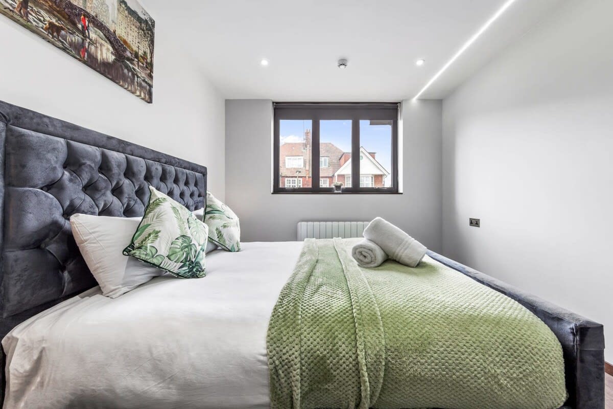 Luxury Flat in North West London in 48A Woodstock Road NW11 8ER - Property image 8 - VivreStays
