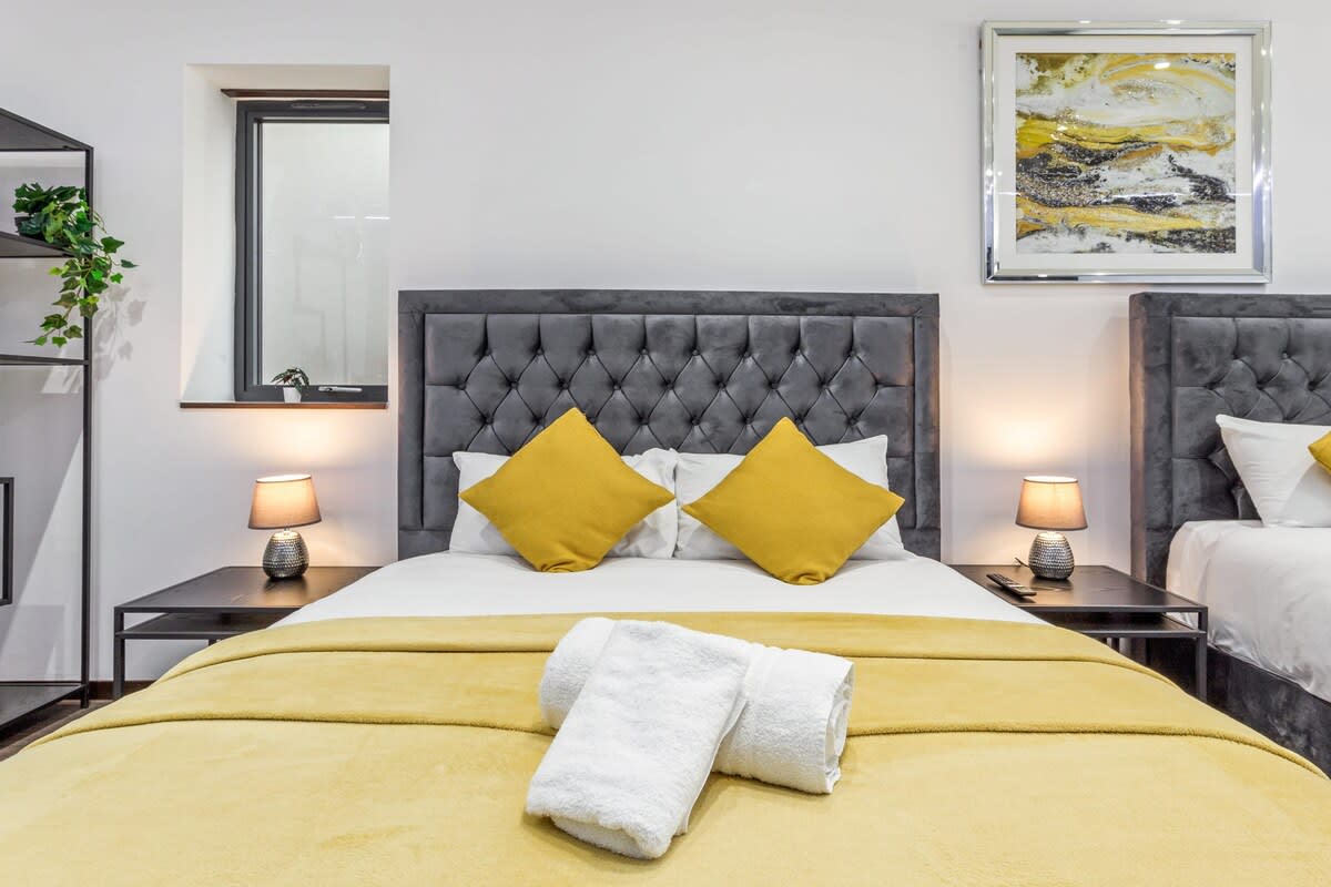 View Luxury Studio in London Sleeps 4 in 48A Woodstock Road NW11 8ER Luxury Studio in London Sleeps 4 in 48A Woodstock Road NW11 8ER - Property image 6 - VivreStays