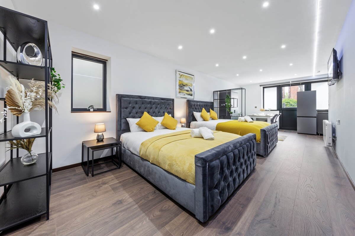 View Luxury Studio in London Sleeps 4 in 48A Woodstock Road NW11 8ER Luxury Studio in London Sleeps 4 in 48A Woodstock Road NW11 8ER - Property image 10 - VivreStays