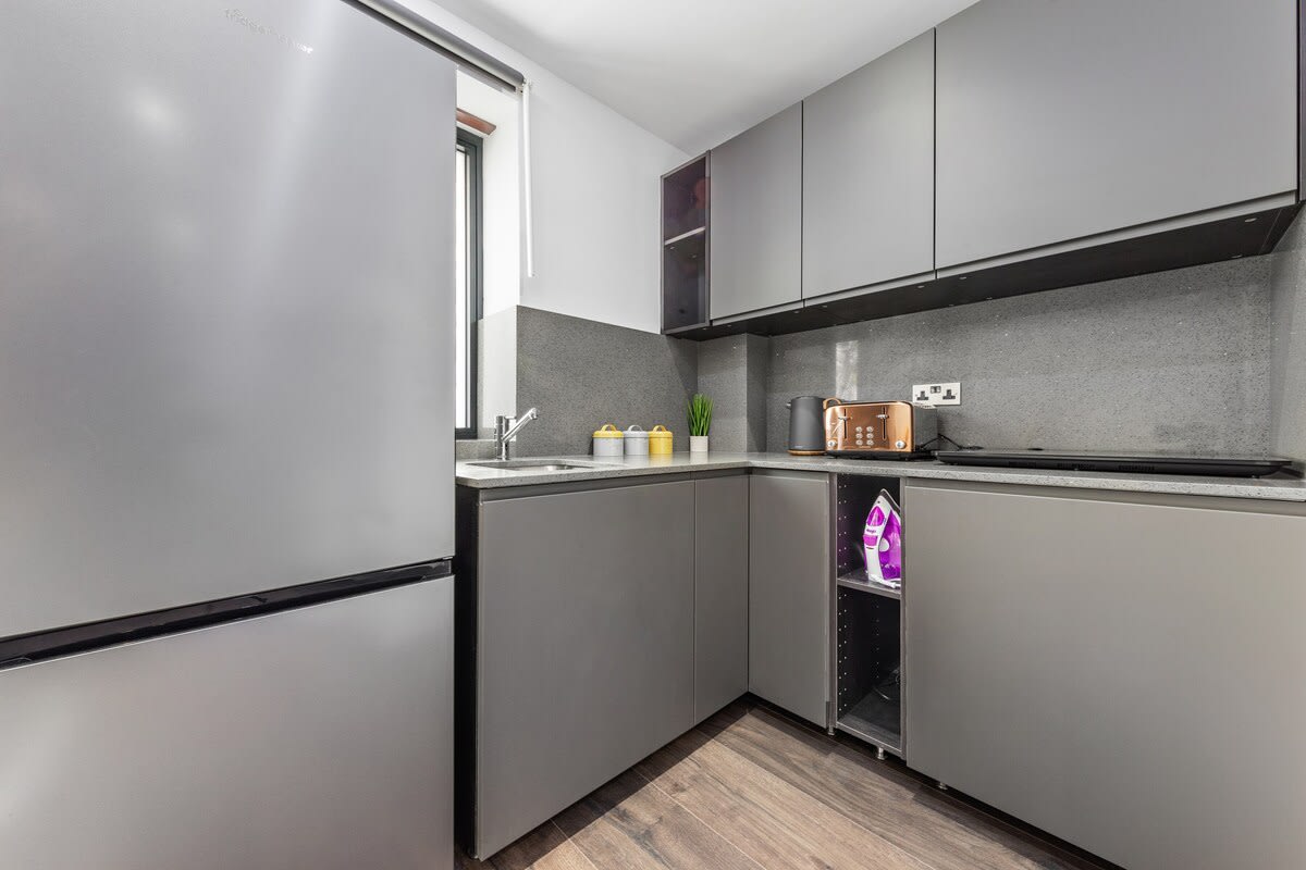 View Luxury Studio in London Sleeps 4 in 48A Woodstock Road NW11 8ER Luxury Studio in London Sleeps 4 in 48A Woodstock Road NW11 8ER - Property image 15 - VivreStays