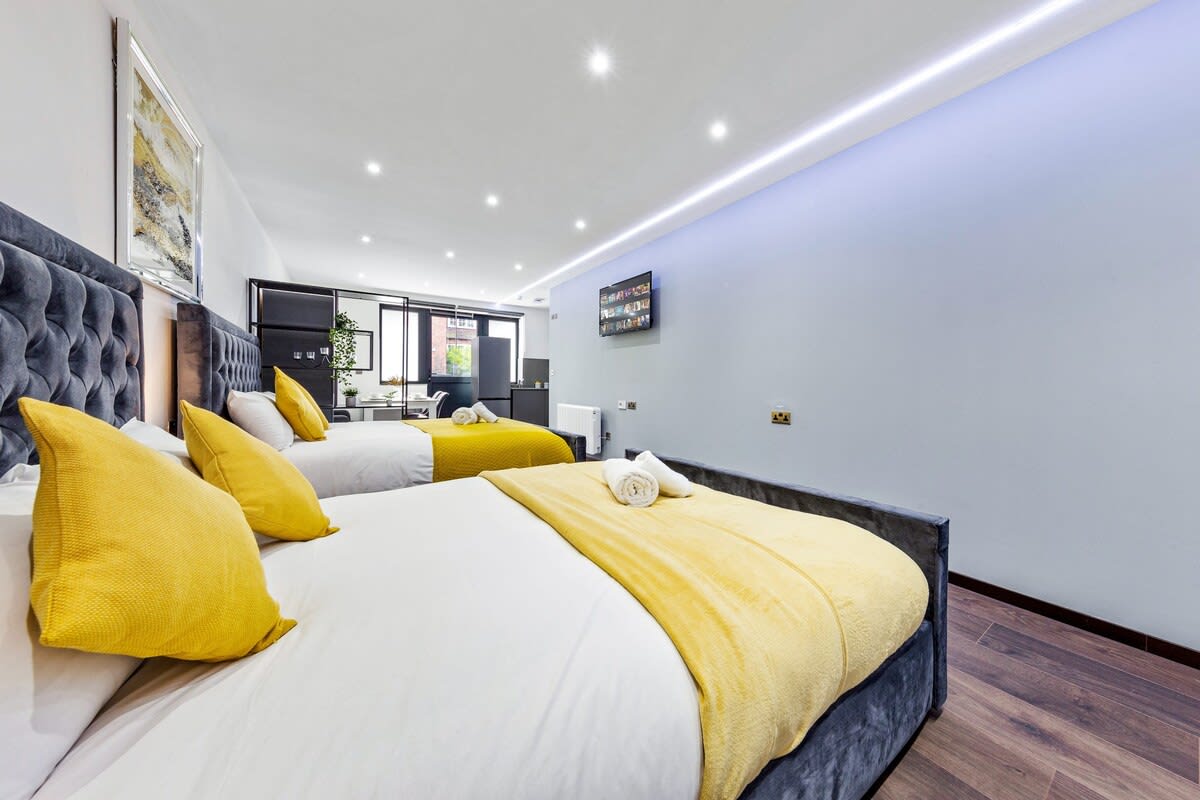 View Luxury Studio in London Sleeps 4 in 48A Woodstock Road NW11 8ER Luxury Studio in London Sleeps 4 in 48A Woodstock Road NW11 8ER - Property image 12 - VivreStays
