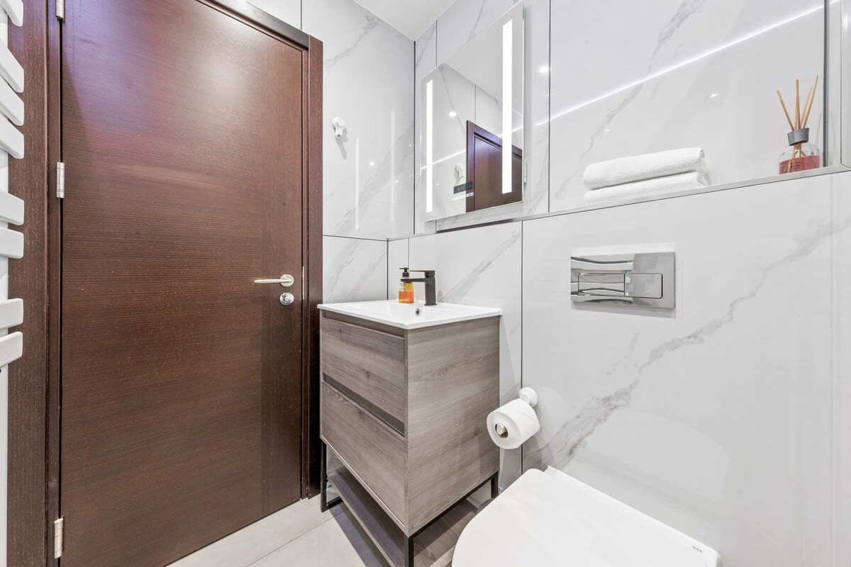 View Luxury Studio in London Sleeps 4 in 48A Woodstock Road NW11 8ER Luxury Studio in London Sleeps 4 in 48A Woodstock Road NW11 8ER - Property image 8 - VivreStays
