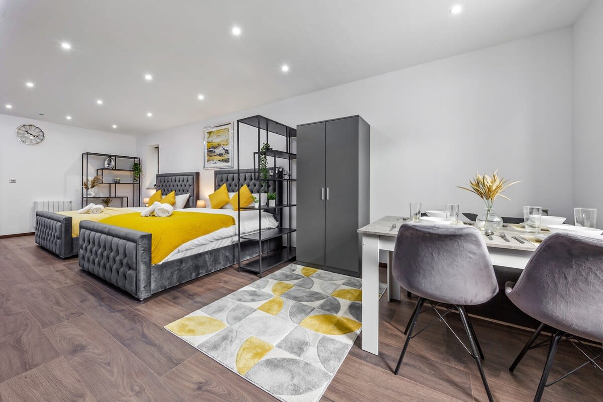 View Luxury Studio in London Sleeps 4 in 48A Woodstock Road NW11 8ER Luxury Studio in London Sleeps 4 in 48A Woodstock Road NW11 8ER - Property image 23 - VivreStays