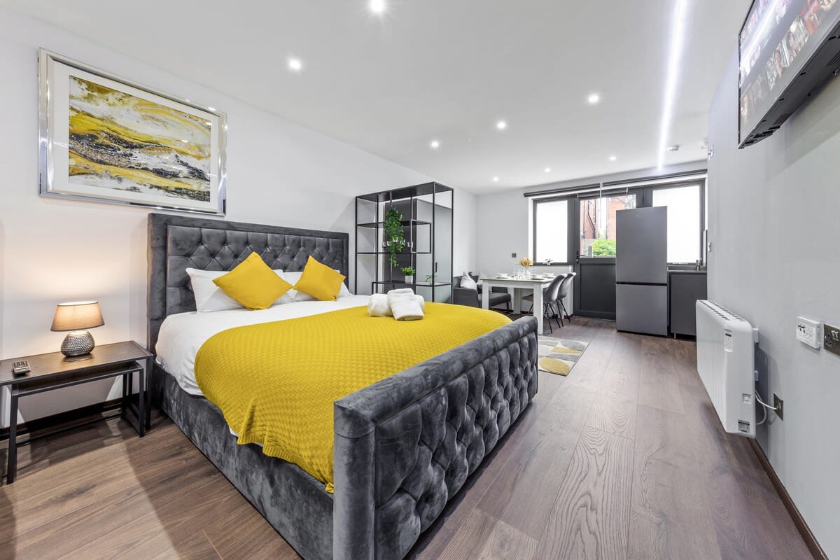 View Luxury Studio in London Sleeps 4 in 48A Woodstock Road NW11 8ER Luxury Studio in London Sleeps 4 in 48A Woodstock Road NW11 8ER - Property image 18 - VivreStays