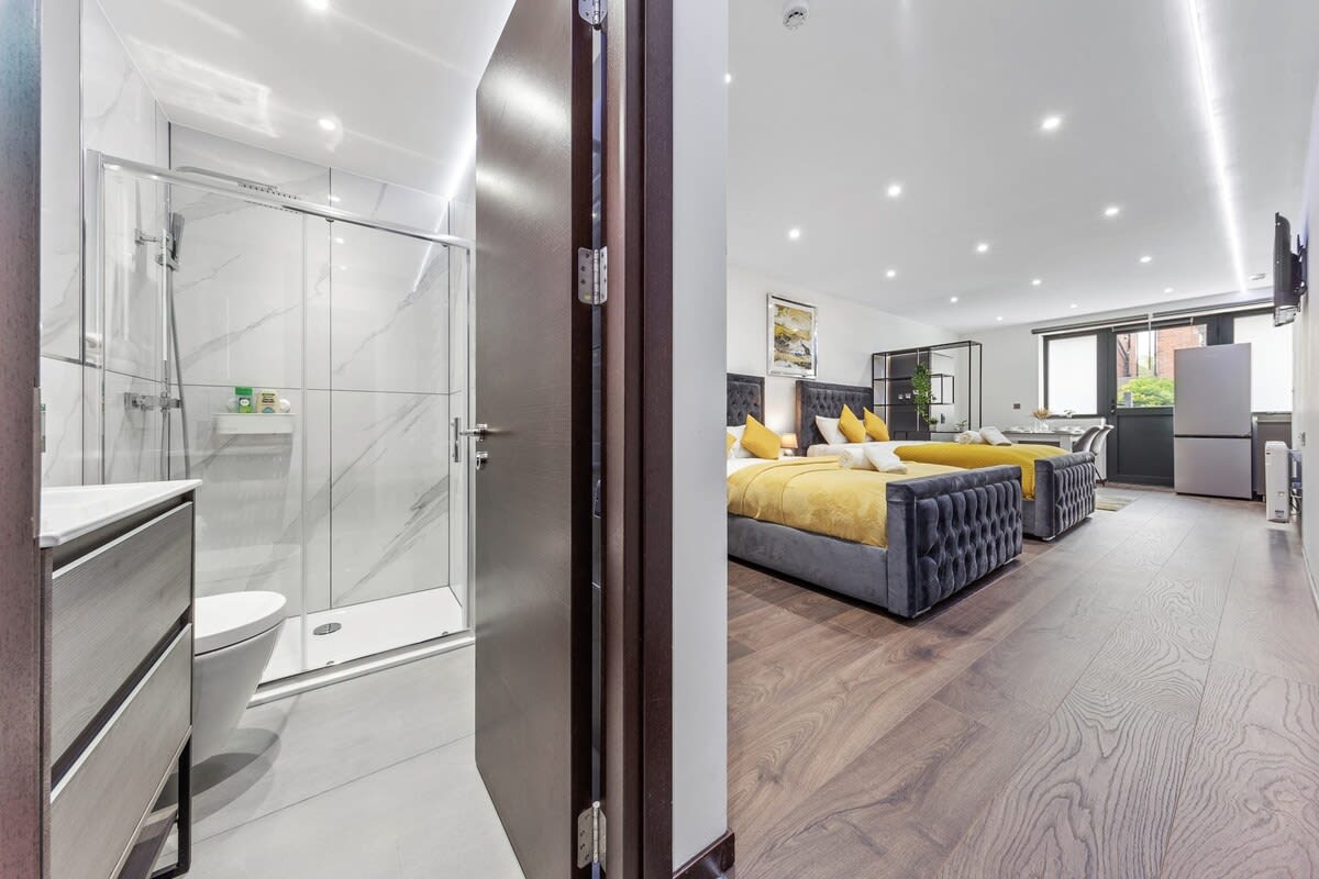 View Luxury Studio in London Sleeps 4 in 48A Woodstock Road NW11 8ER Luxury Studio in London Sleeps 4 in 48A Woodstock Road NW11 8ER - Property image 3 - VivreStays