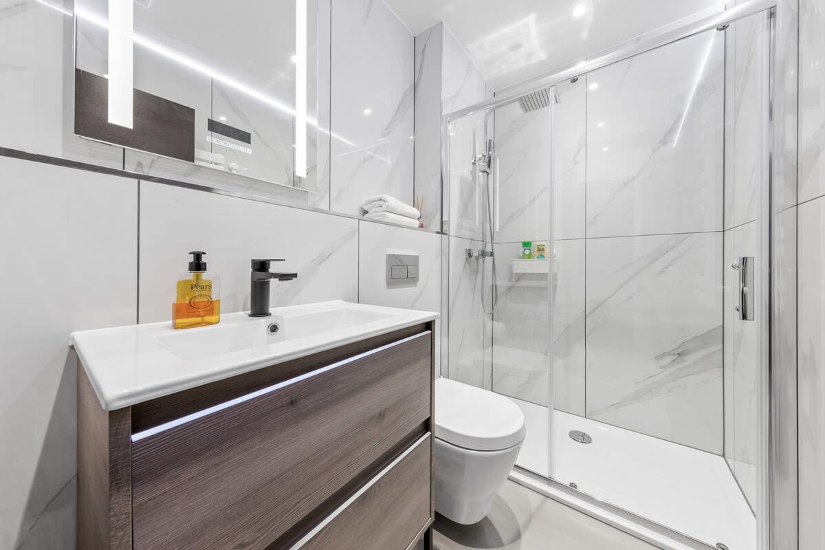 View Luxury Studio in London Sleeps 4 in 48A Woodstock Road NW11 8ER Luxury Studio in London Sleeps 4 in 48A Woodstock Road NW11 8ER - Property image 4 - VivreStays