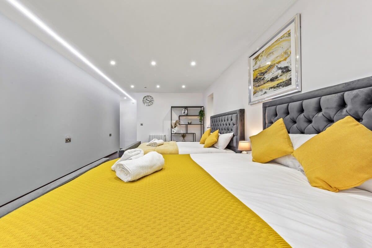 View Luxury Studio in London Sleeps 4 in 48A Woodstock Road NW11 8ER Luxury Studio in London Sleeps 4 in 48A Woodstock Road NW11 8ER - Property image 21 - VivreStays
