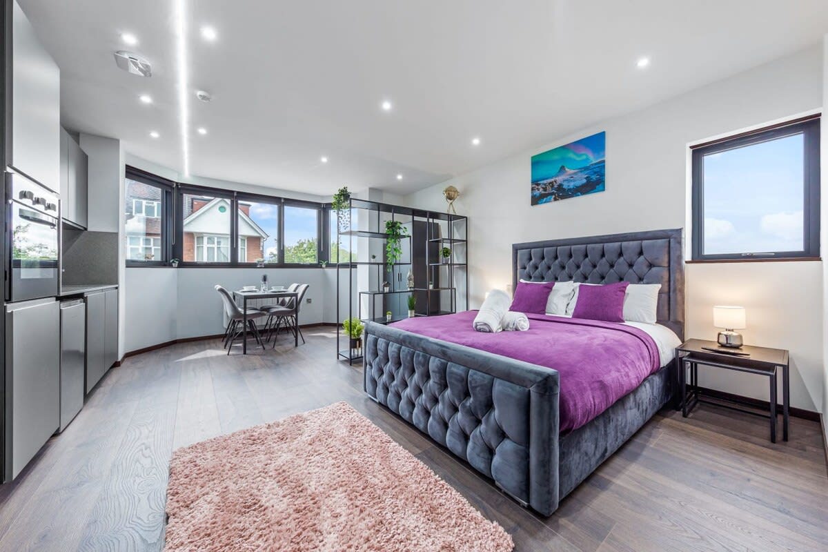 Luxury Modern Flat near Central London in 48A Woodstock Road NW11 8ER - Property image 6 - VivreStays
