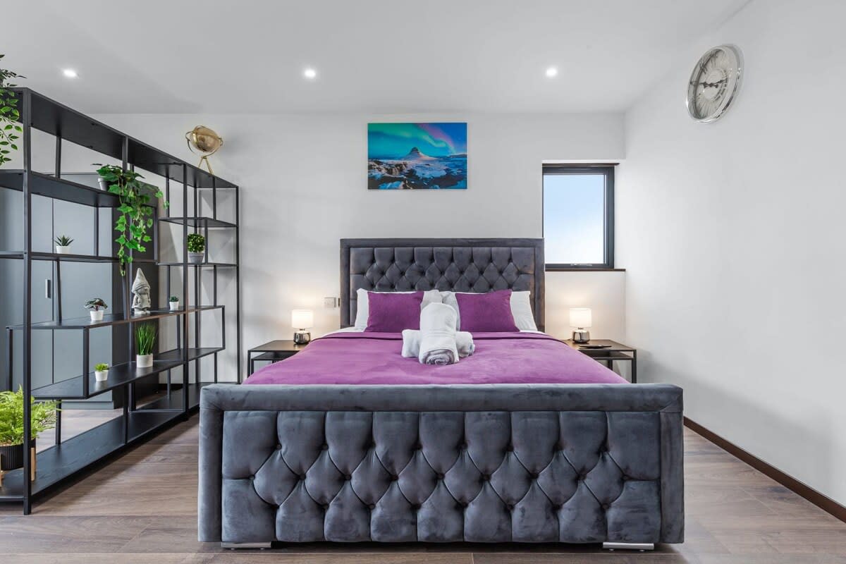 Luxury Modern Flat near Central London in 48A Woodstock Road NW11 8ER - Property image 15 - VivreStays