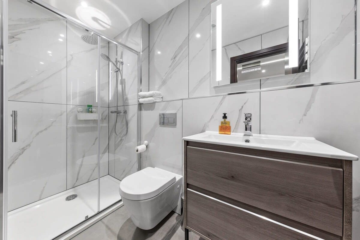 Luxury Flat in North West London in 48A Woodstock Road NW11 8ER - Property image 5 - VivreStays