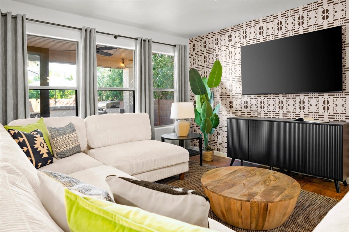 Family Fun! Sleeps 12 | Pool | Fire Pit | PuttPutt 4