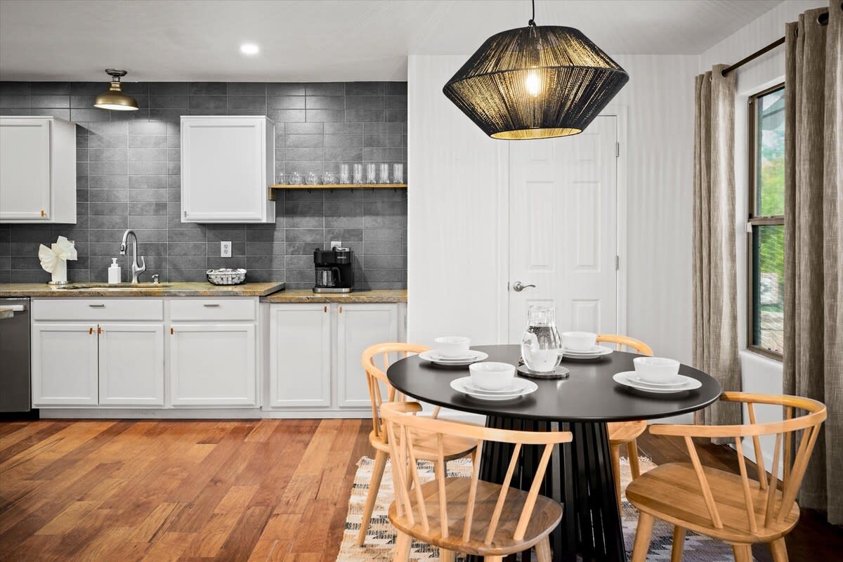 Family Fun! Sleeps 12 | Pool | Fire Pit | PuttPutt 3