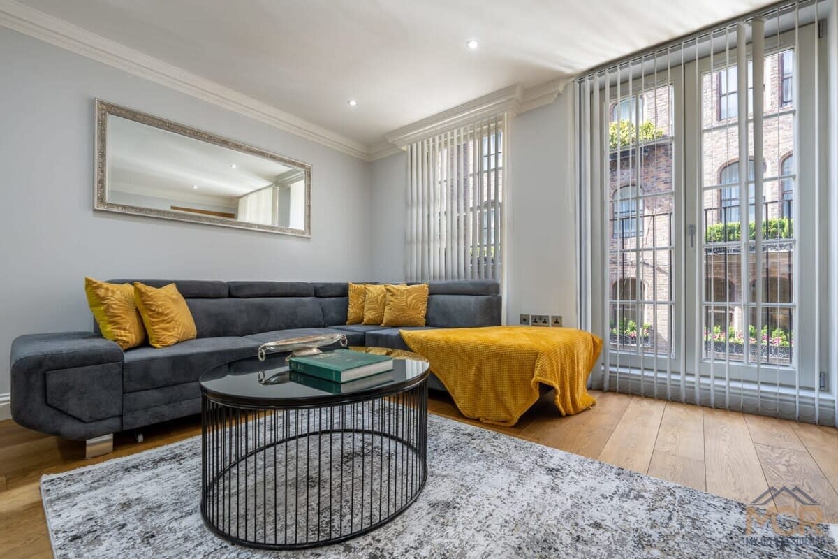 Charming Home in the heart of Mayfair in Shepherd Street W1J - Property image 3 - VivreStays