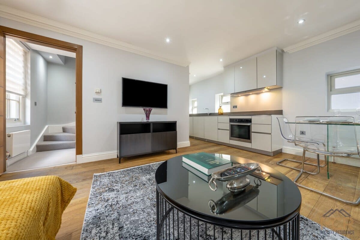 Charming Home in the heart of Mayfair in Shepherd Street W1J - Property image 11 - VivreStays