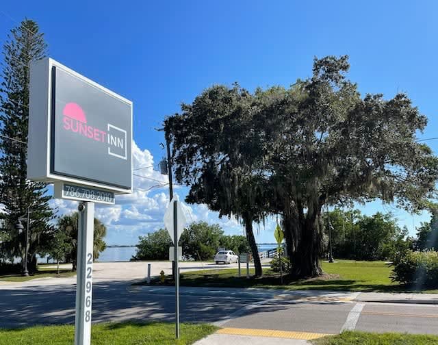 Newly Renovated Charlotte Harbor - Sunset Inn #3 - Photo 1