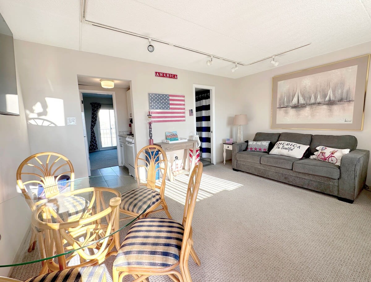1BR Suite 1 Block Beach/Boards/Fun/Elevator — Ocean City, NJ — vacation rental