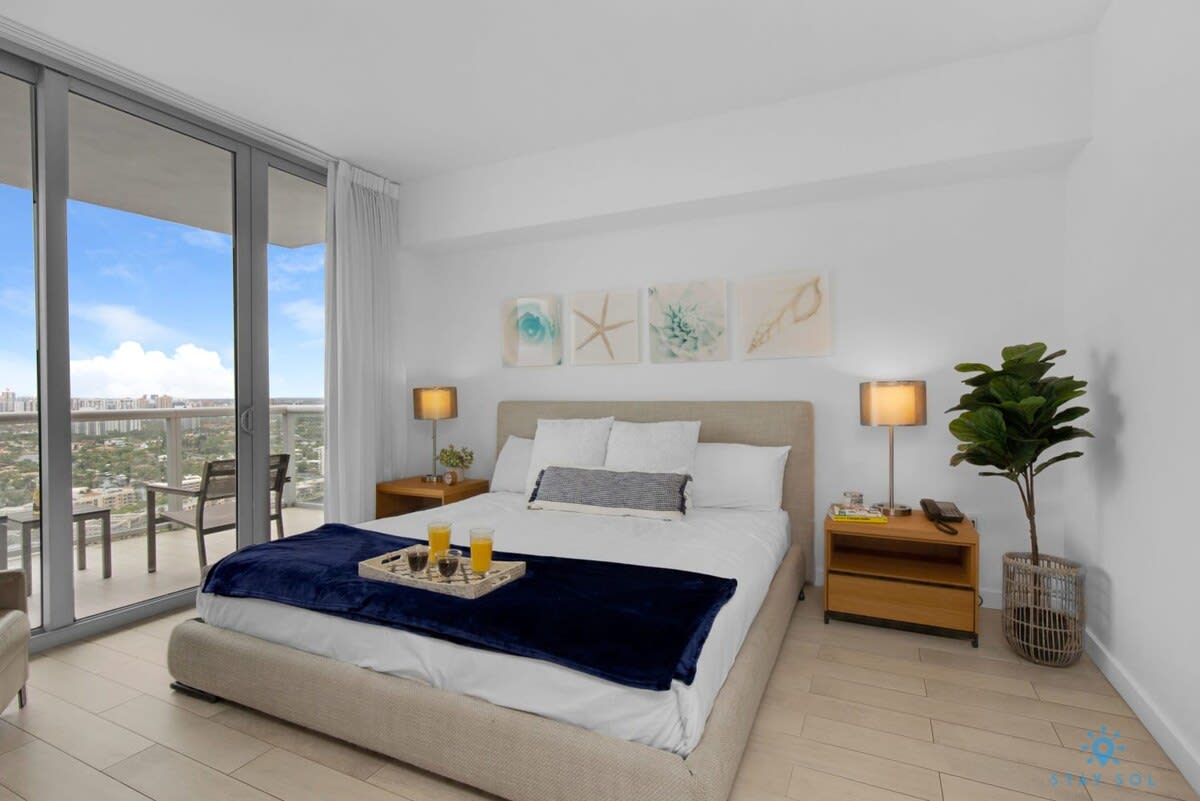 Stunning Views Balcony+ Amazing Pool+ Near Beach