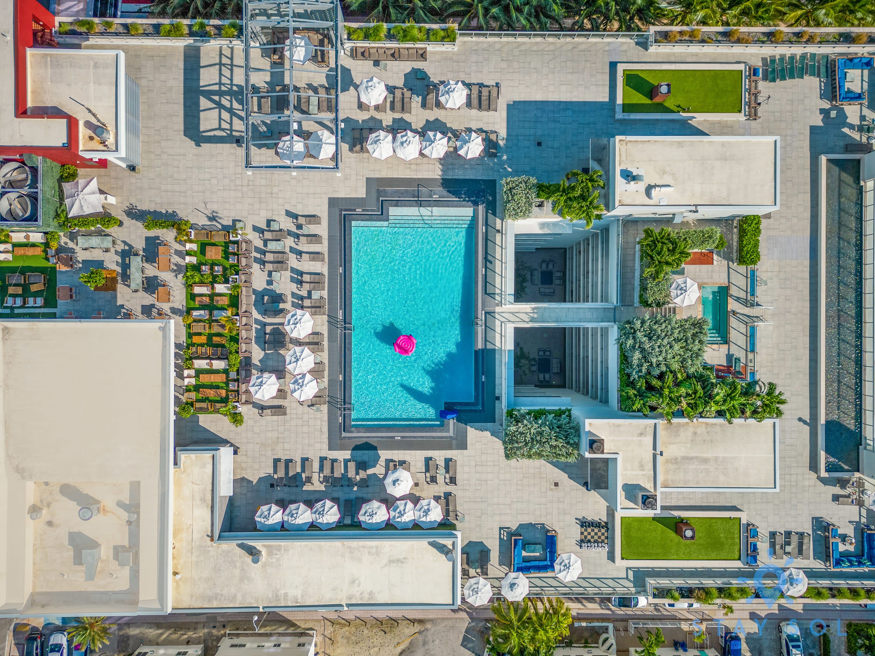 Hollywood Beach Rooftop Pool - Picture 1