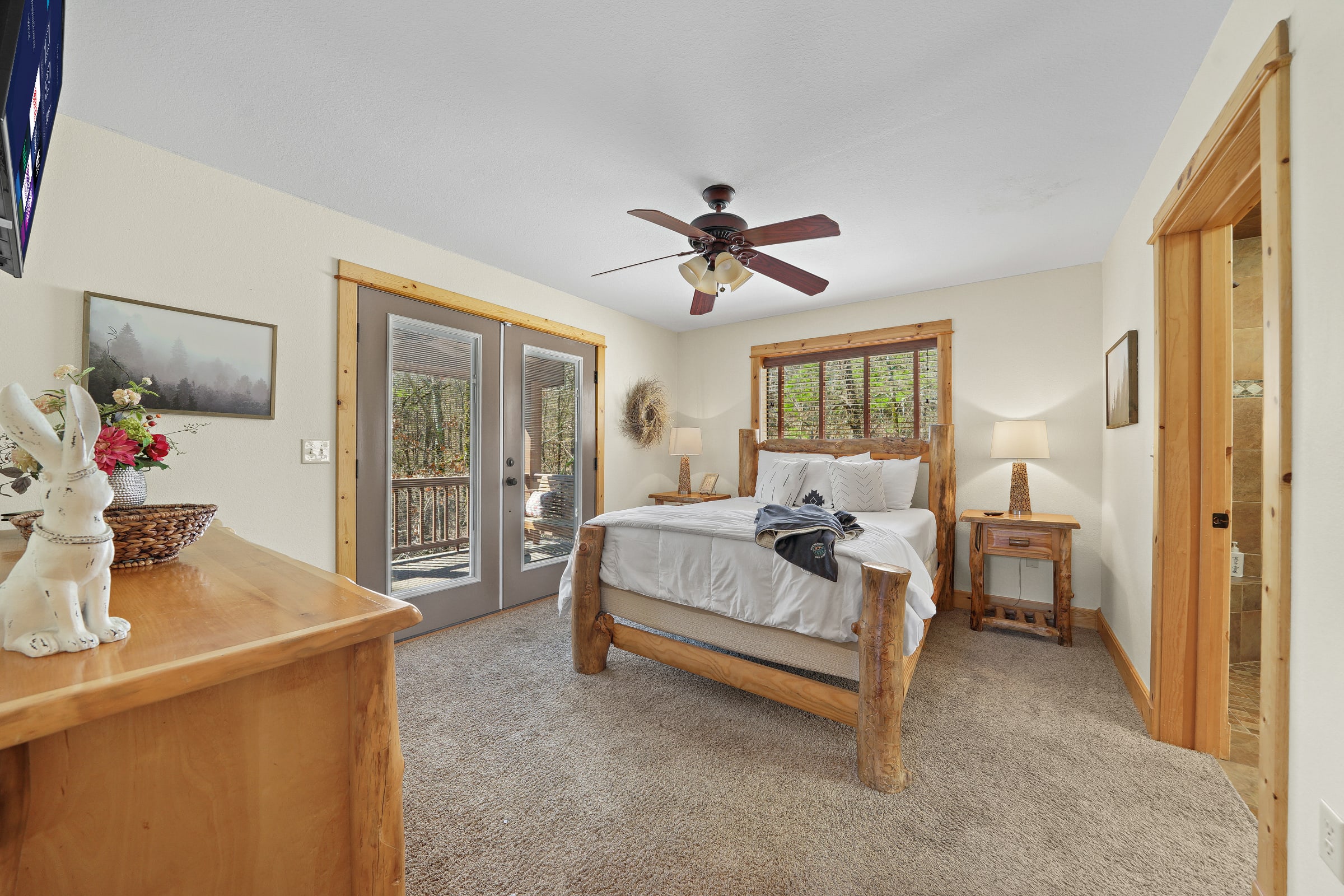 New! Creekside Cabin w/ Spa + Views, Sleeps 12!