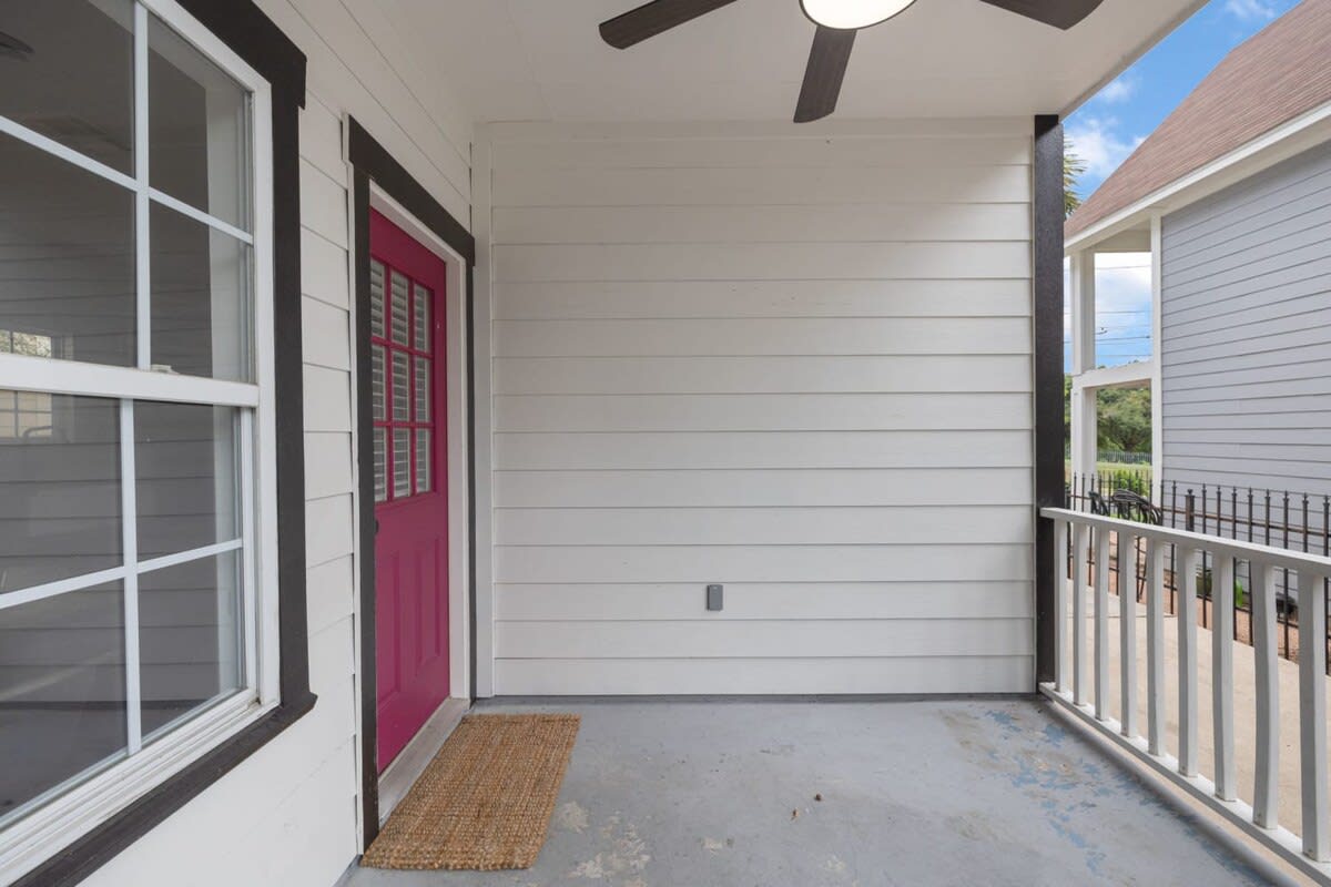 Free Parking, 3br, East Side - Red Door by Portoro