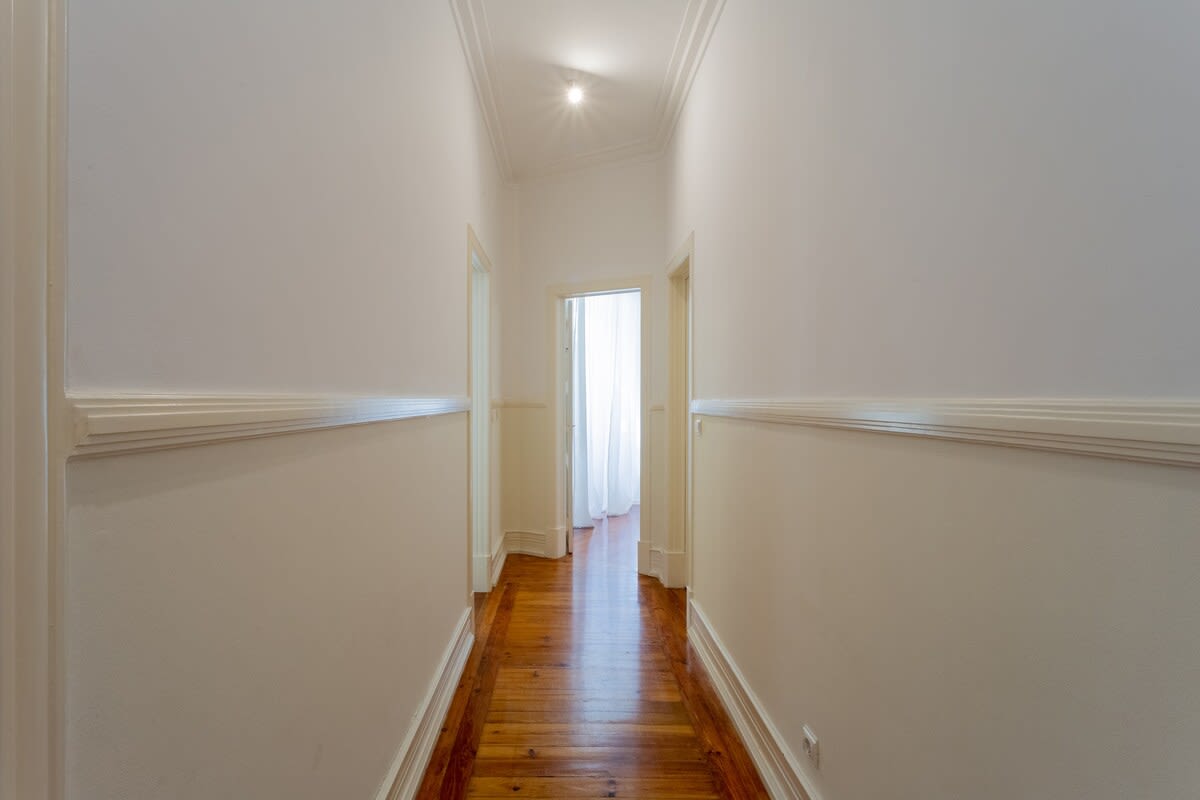 4BR Family Home w/Playroom, Garden & Parking - Picture 47
