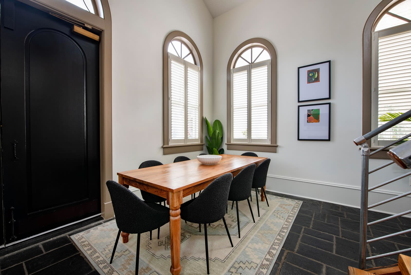 Dining area with plenty of seating!