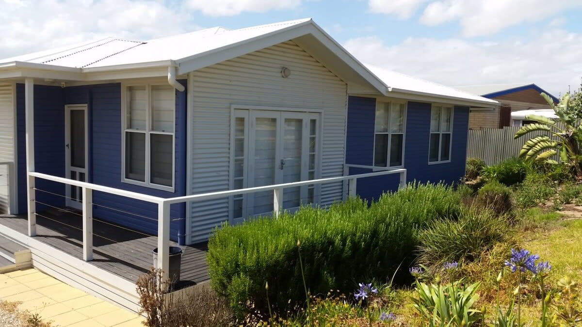10 Barton St - Modern Beach House — Port Elliot, South Australia — vacation rental