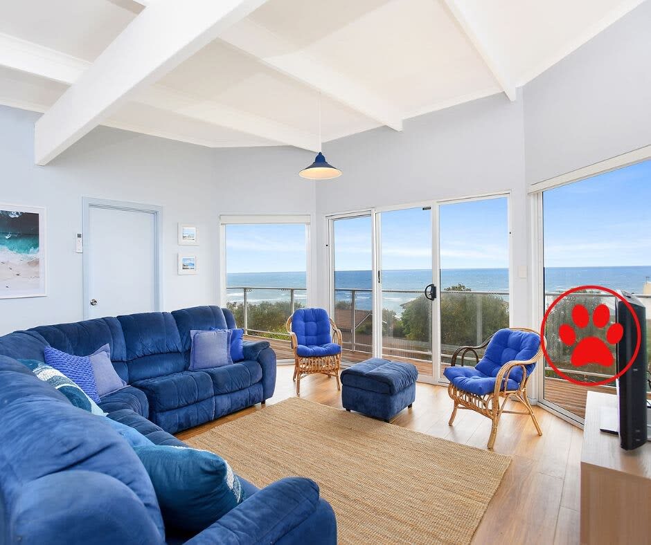 5 Peroomba Tce - Charming two storey family home, featuring additional downstairs kitchenette — Hayborough, South Australia — vacation rental
