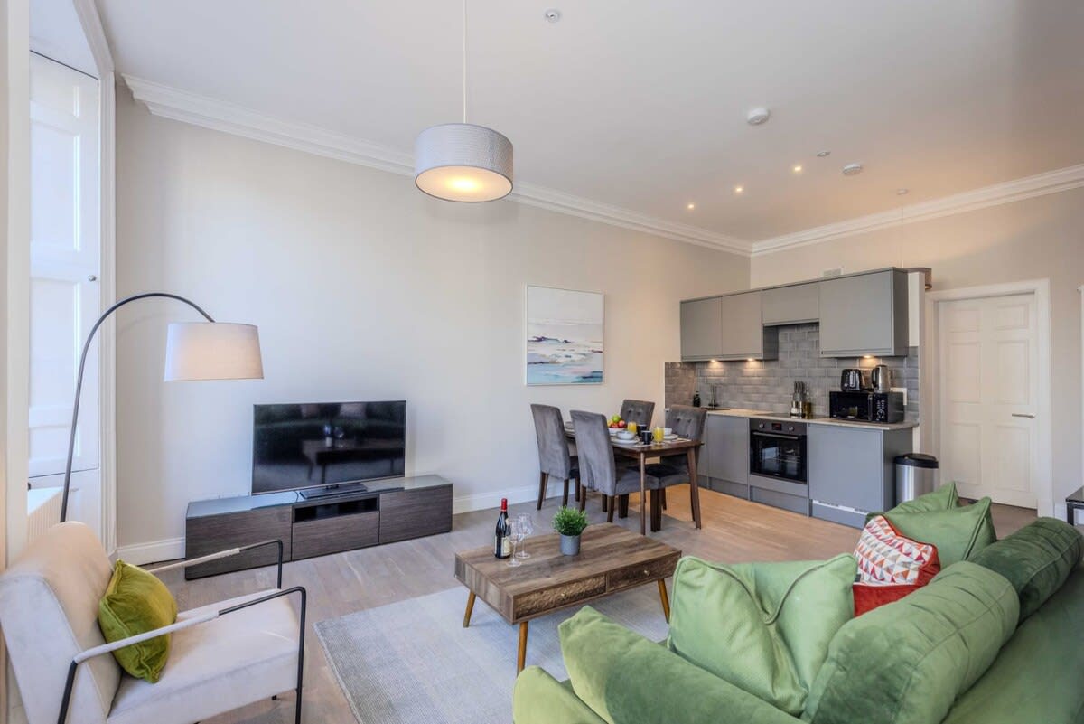 Edinburgh City Centre 2 Bed Apartment — Edinburgh, Scotland — vacation rental