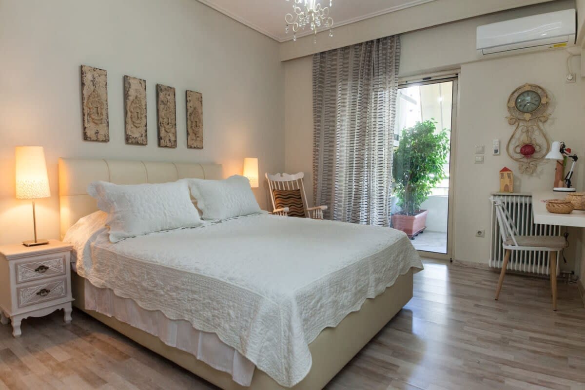 Charming Athinas House with Modern Touches in Athens — photo 2