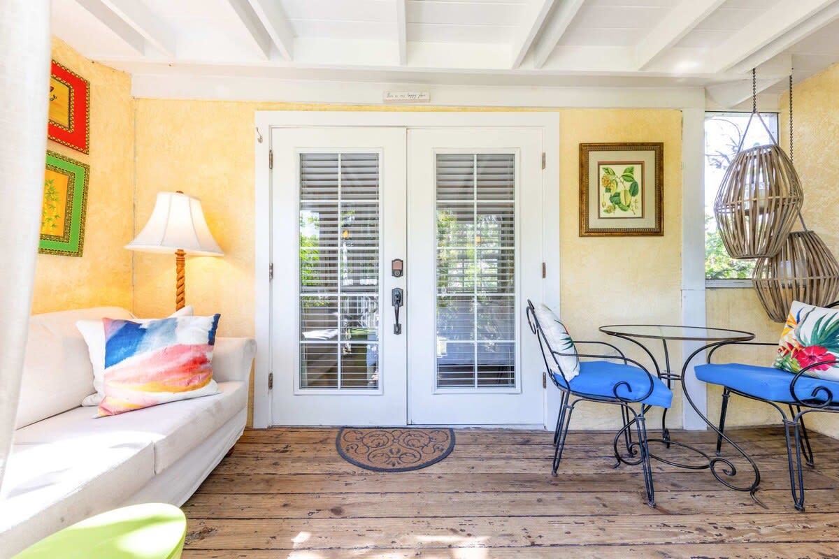 Dreamy Cottage in Grace Bay, BBQ & Bikes Included! in TKCA 1ZZ Providenciales, Turks and Caicos Islands