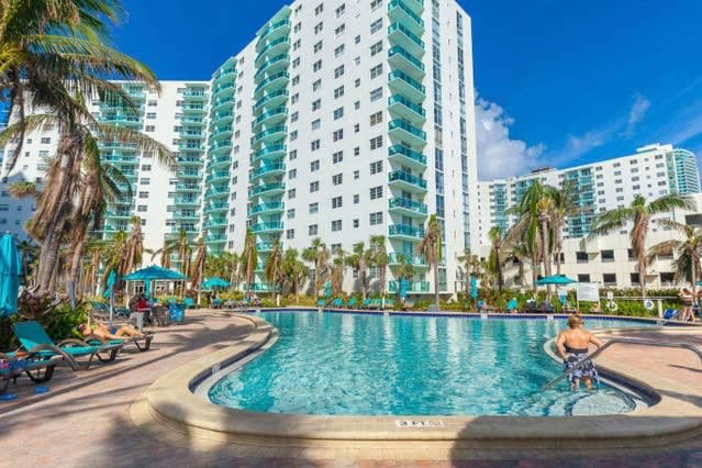 Beachfront Haven: Pools, Direct Ocean Access - Photo 1