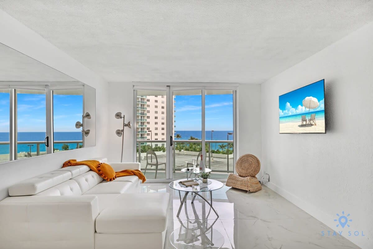 Modern Apartment-Balcony-Beachfront Condo+ Gym - Picture 14
