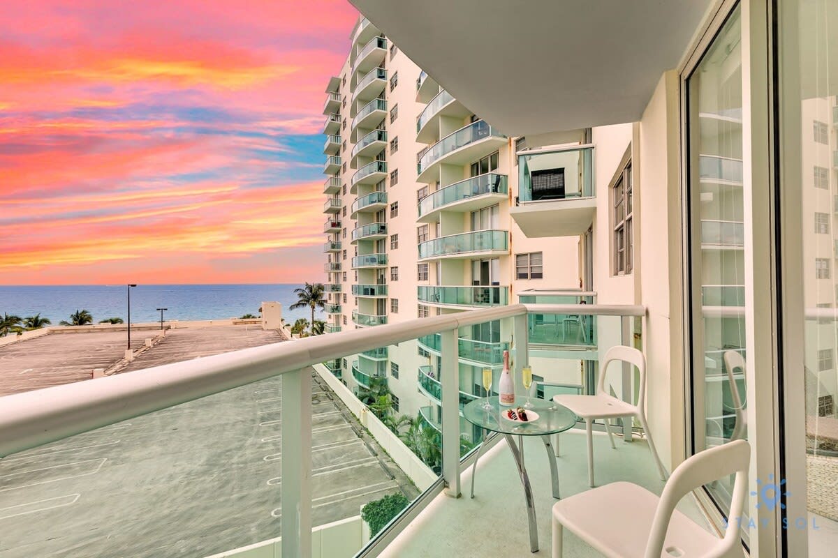 Modern Apartment-Balcony-Beachfront Condo+ Gym - Picture 4