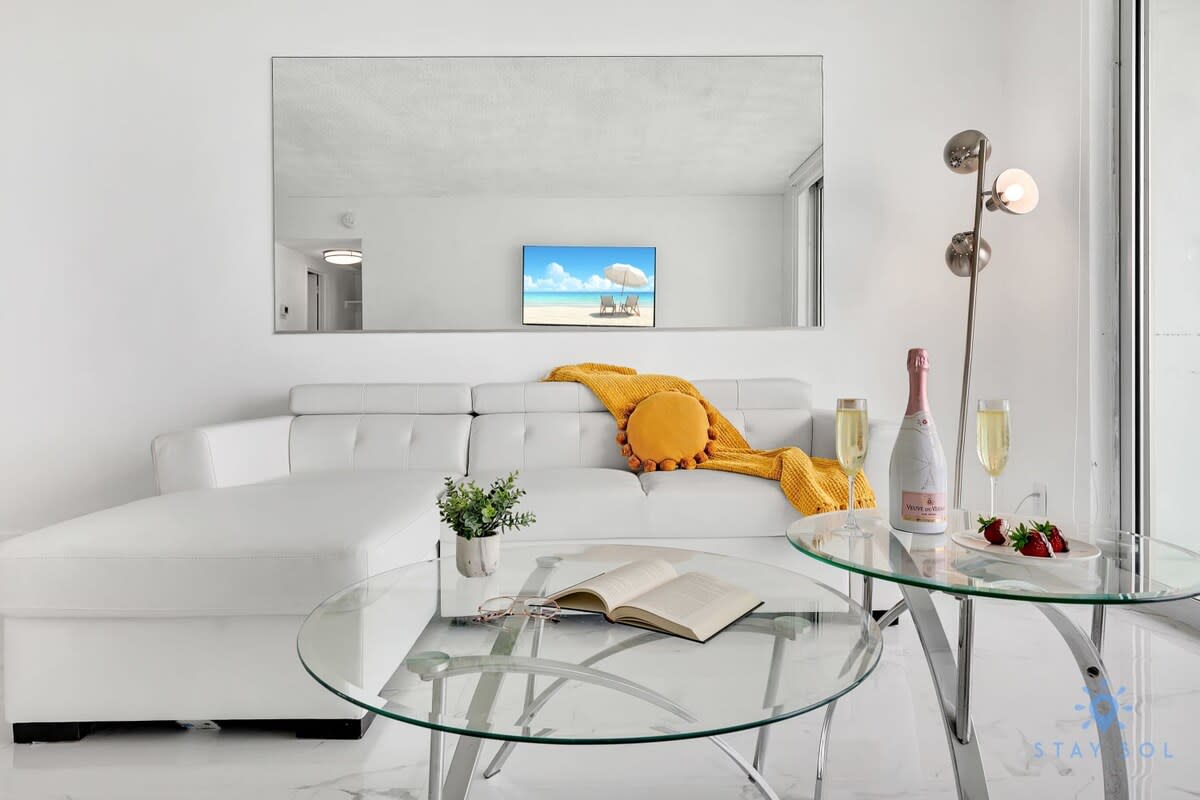 Modern Apartment-Balcony-Beachfront Condo+ Gym - Picture 6