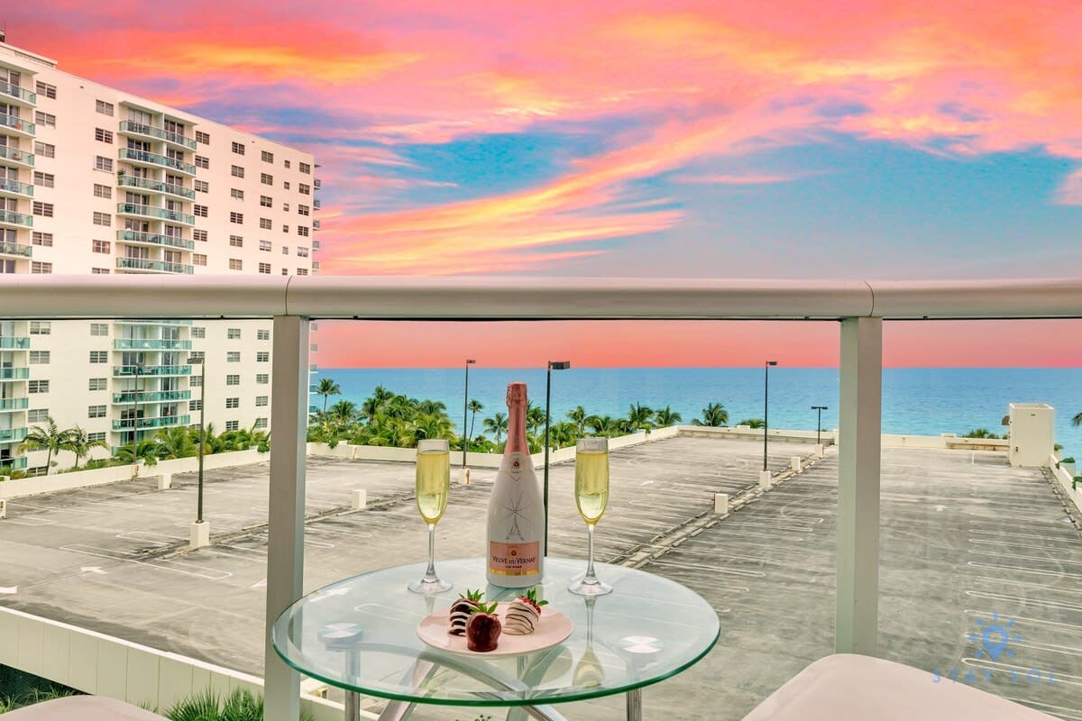 Modern Apartment-Balcony-Beachfront Condo+ Gym - Picture 9