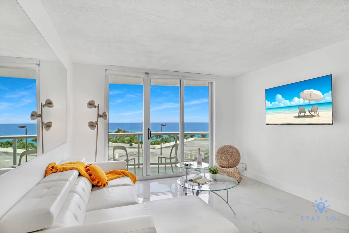 Modern Apartment-Balcony-Beachfront Condo+ Gym - Picture 3