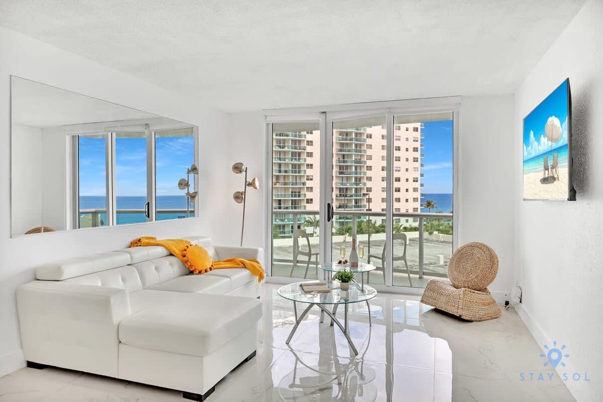Modern Apartment-Balcony-Beachfront Condo+ Gym - Picture 8