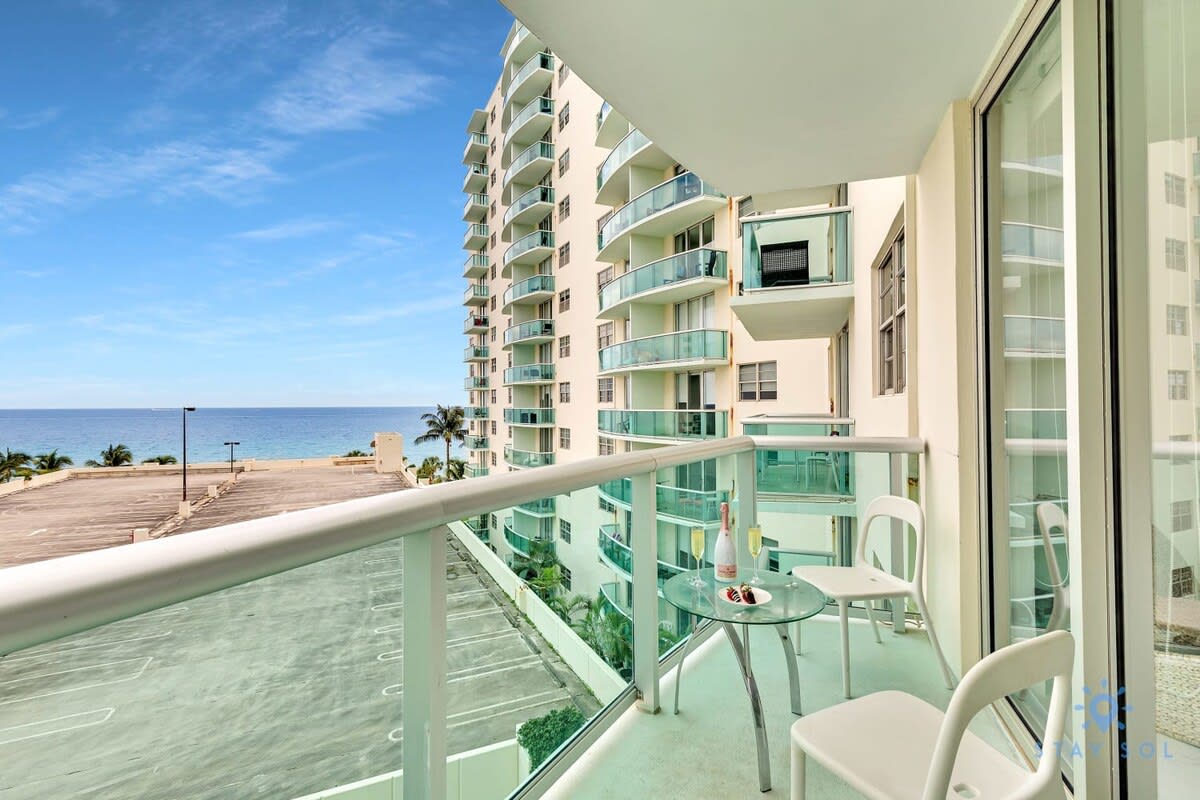 Modern Apartment-Balcony-Beachfront Condo+ Gym - Picture 22