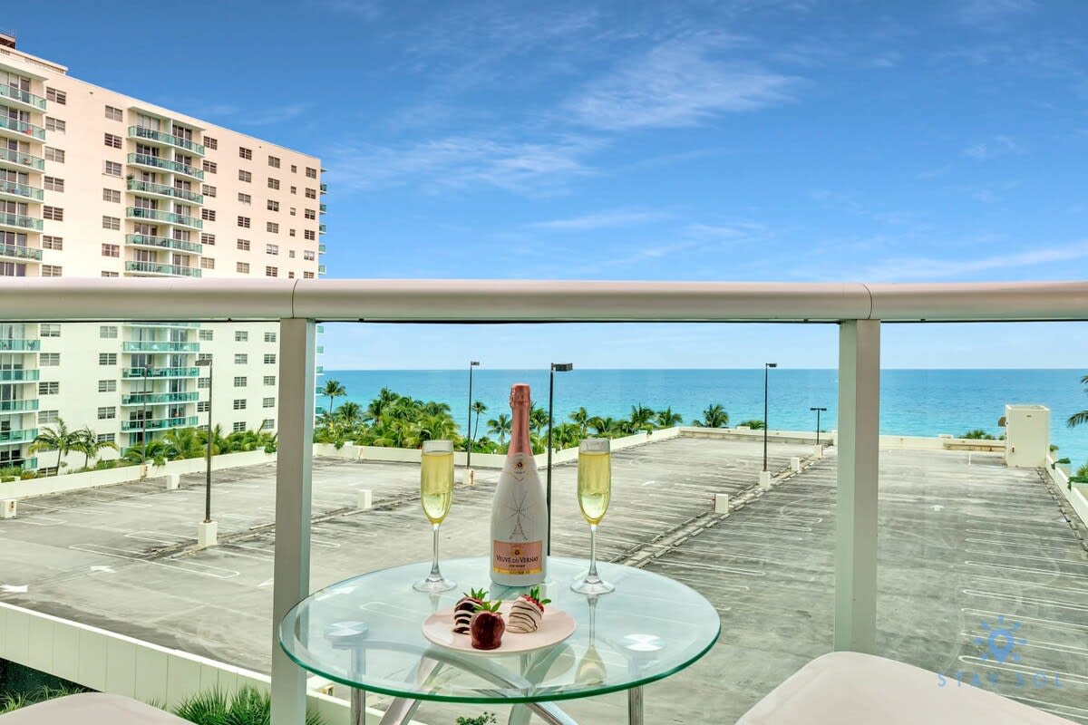Modern Apartment-Balcony-Beachfront Condo+ Gym - Picture 16