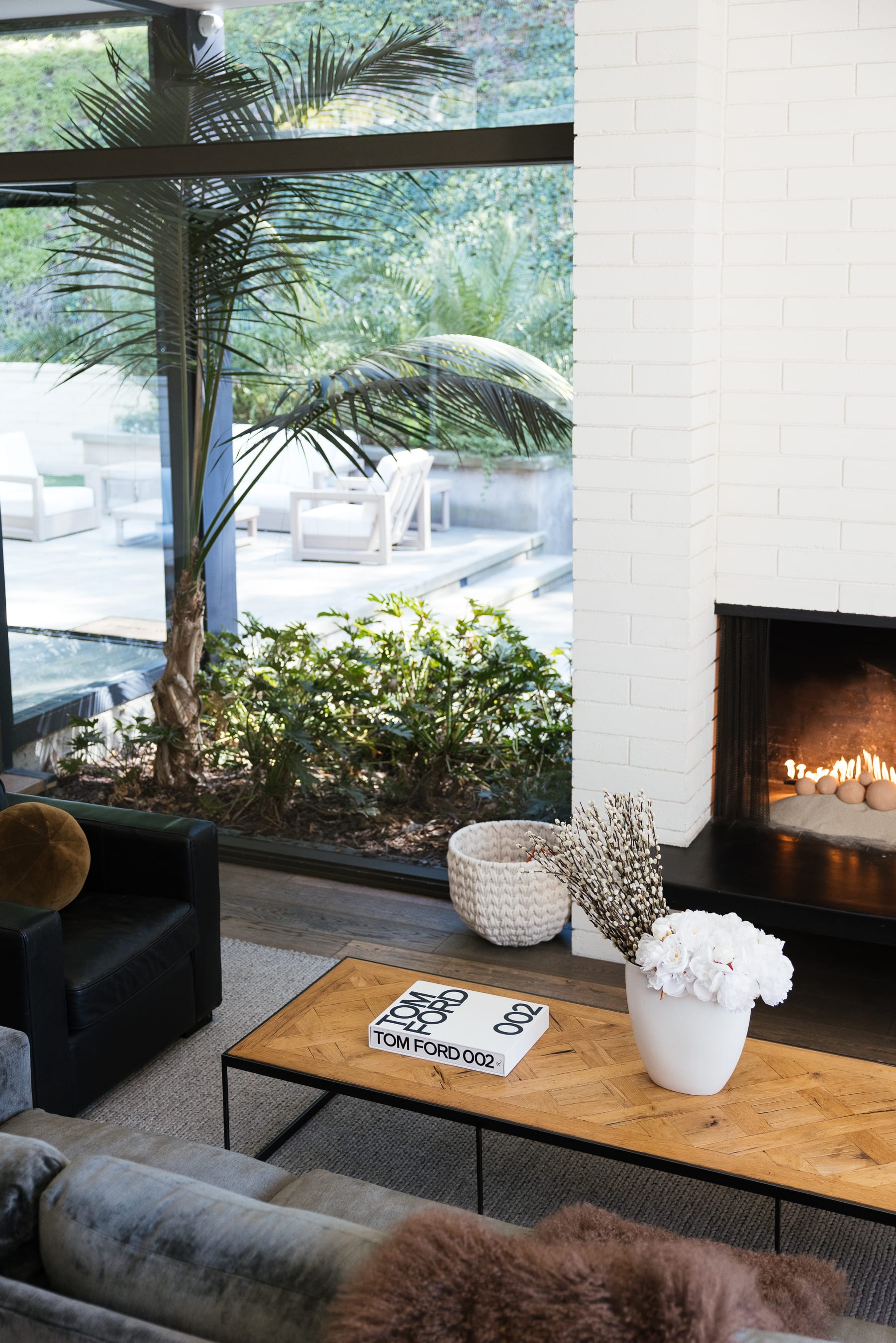 Uncover the living room's distinct design touches, where modern sophistication merges seamlessly with comfort.