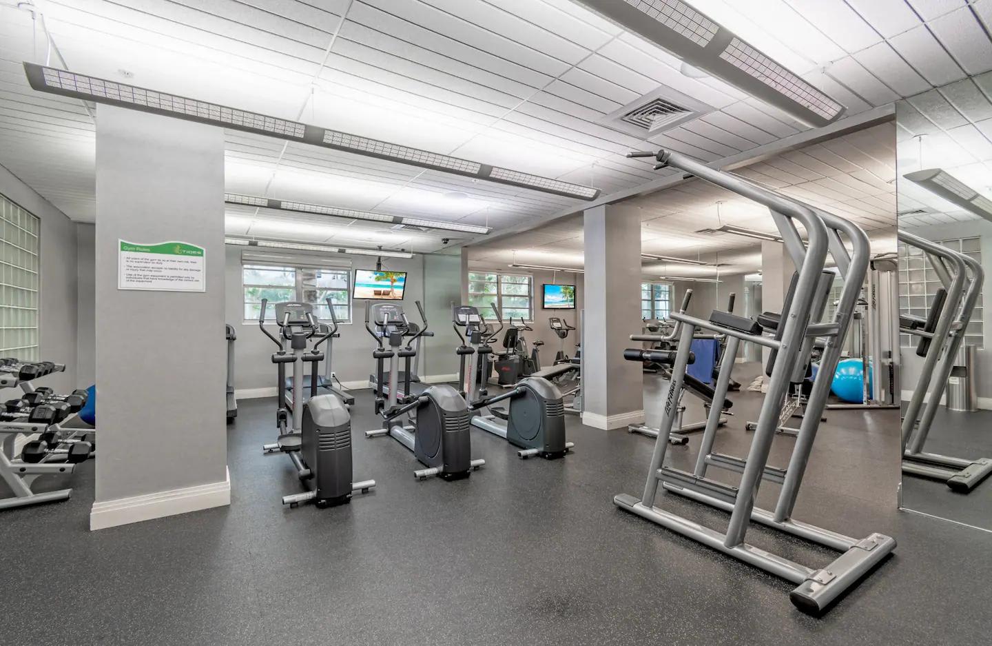 Modern Apartment-Balcony-Beachfront Condo+ Gym - Picture 30