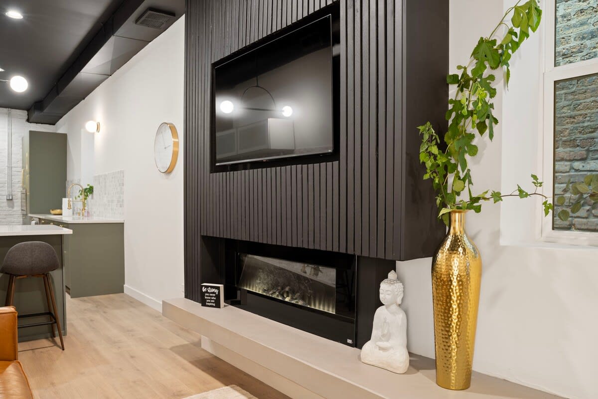 Chic 4-Bedroom Haven in Ukrainian Village — Chicago, IL — vacation rental