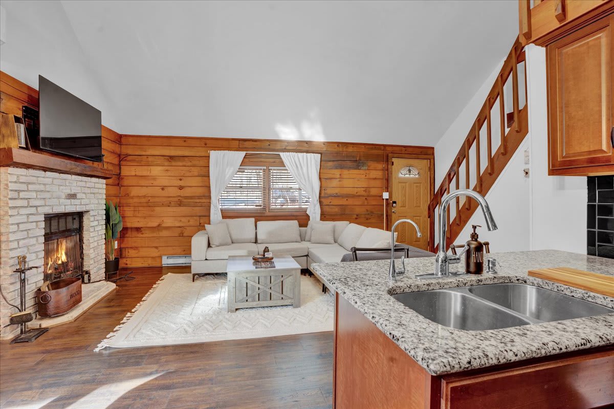 Pocono Log Cabin | Hot Tub | Lake Access | Firepit