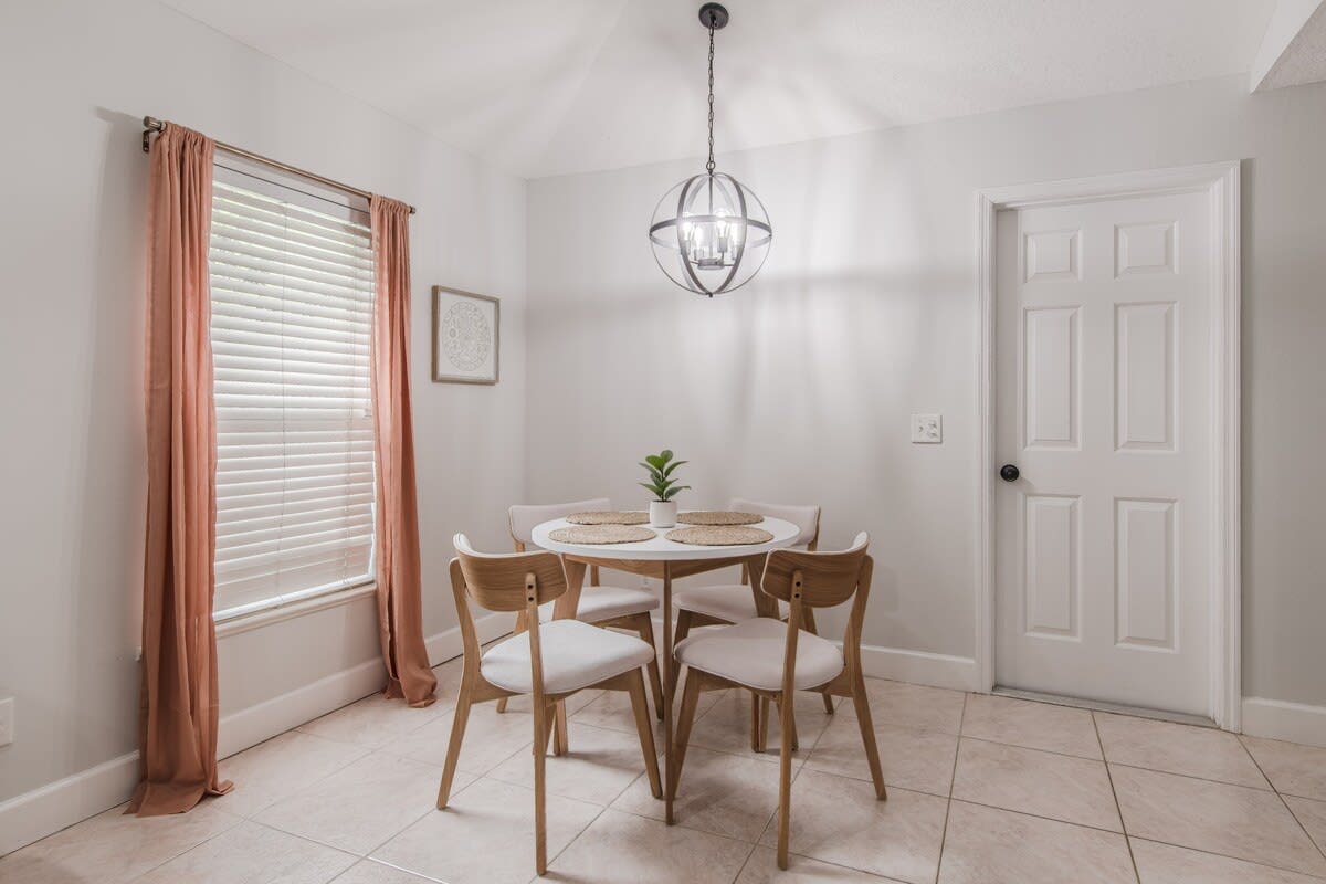 5 Mi to Beach + 3BR w/Private Pool + Grill