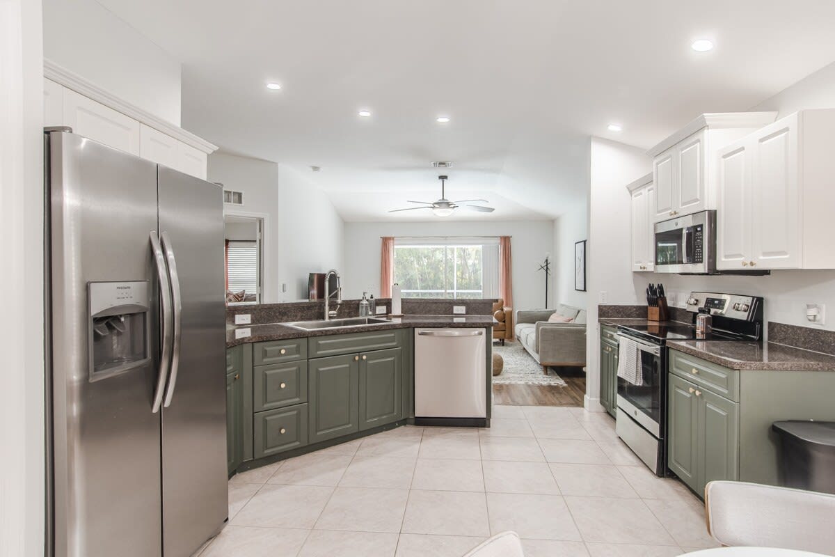 5 Mi to Beach + 3BR w/Private Pool + Grill