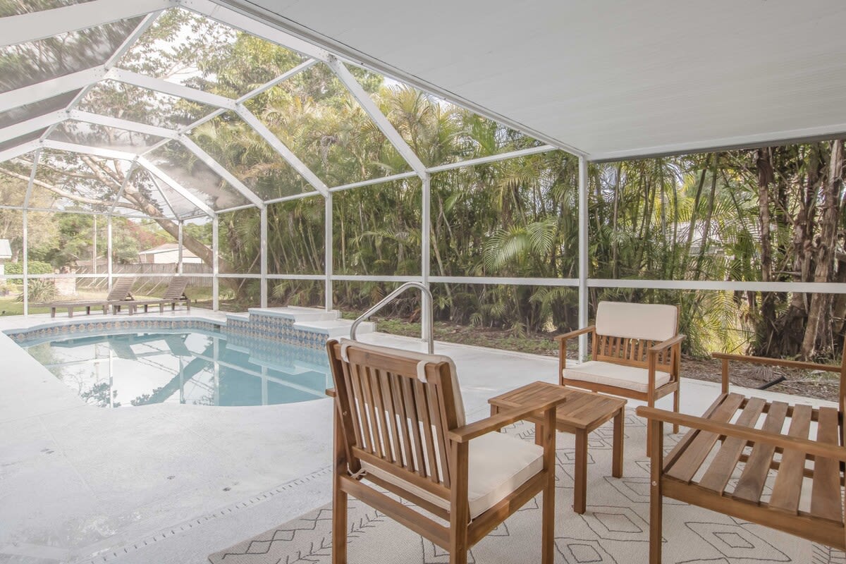 5 Mi to Beach + 3BR w/Private Pool + Grill