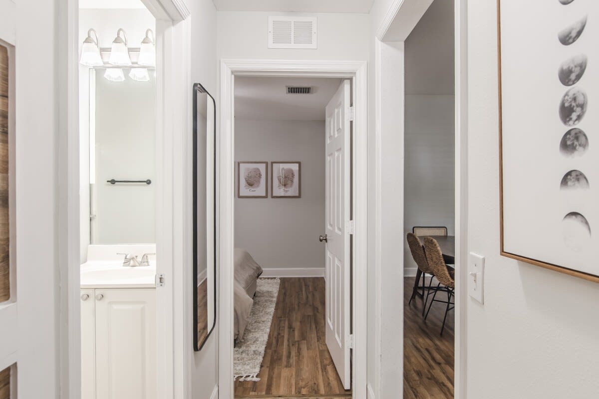 5 Mi to Beach + 3BR w/Private Pool + Grill