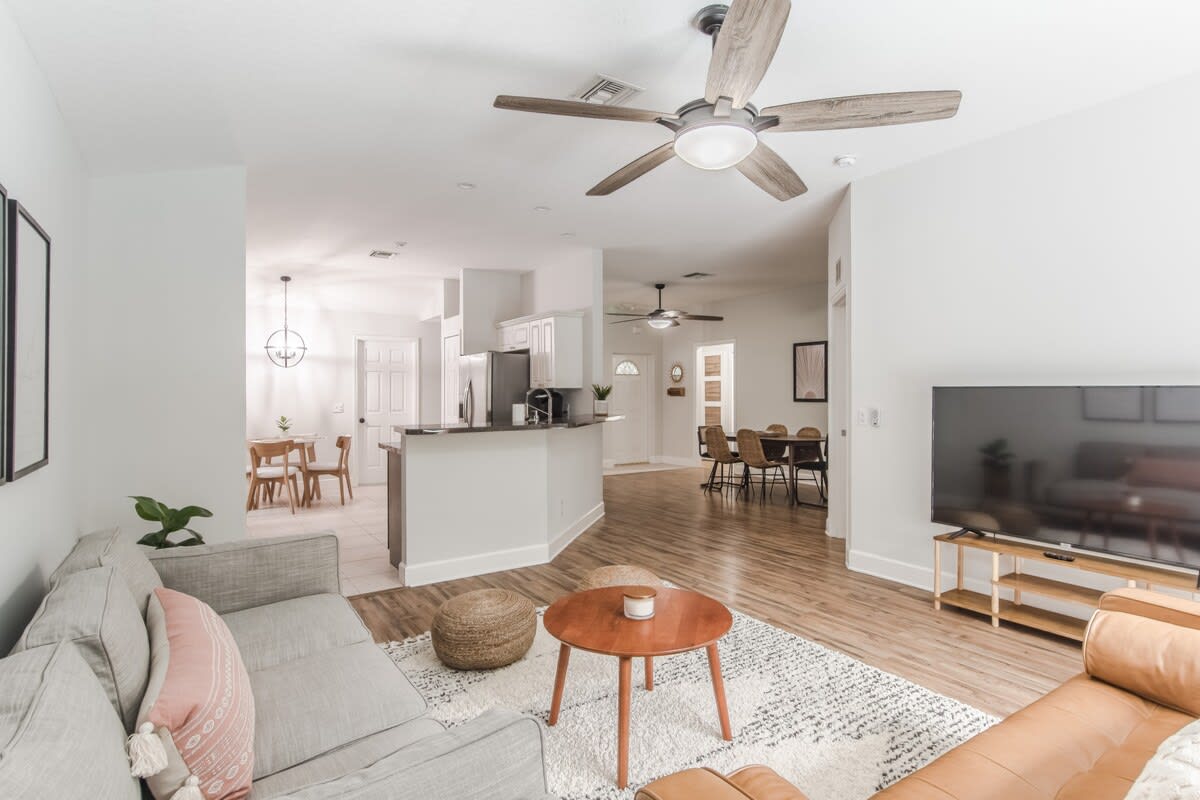 5 Mi to Beach + 3BR w/Private Pool + Grill